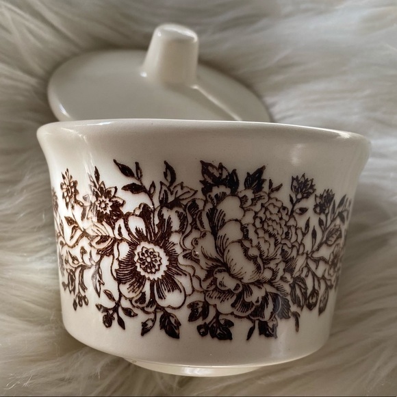 VINTAGE MID CENTURY MODERN Ceramic Floral‎ sugar dish with lid MADE IN THE USA - Picture 1 of 4